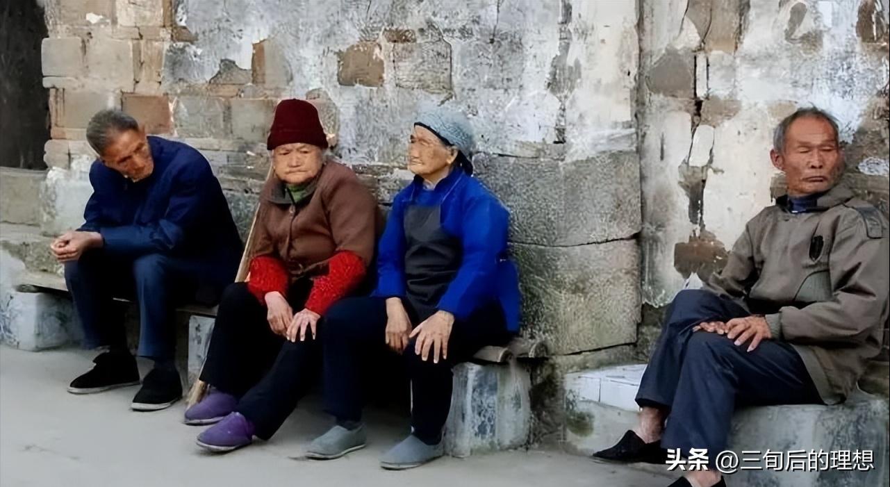 江西14岁男孩10年间，每天强迫自己喝30斤水，医生：必须这样喝水