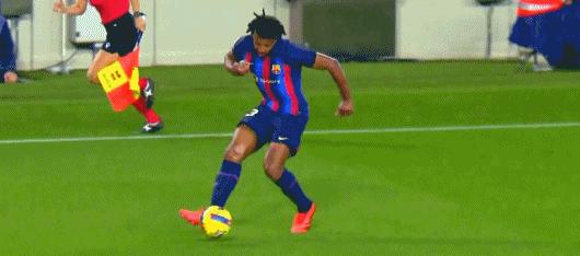 足球十大难破的纪录莱万9分钟5球,巴萨4-0皇马全场