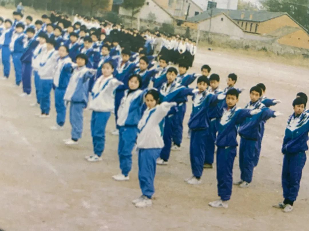 一秒穿越回到小时候,一秒穿越到高中