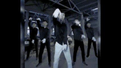 牌牌琦现状在哪,牌牌琦站在库里南上的照片