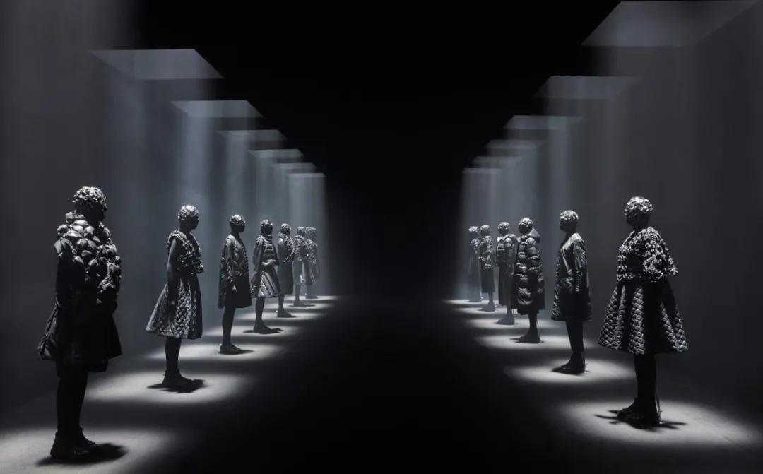 上万元加拿大鹅羽绒服网店仅售50,moncler经典款羽绒服