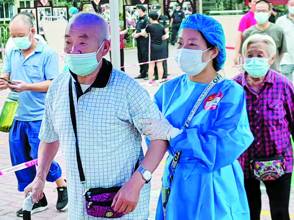 大渡口区八桥镇万有社区支部书记、主任王毅：带领女子“突击队”坚守高风险社区18天