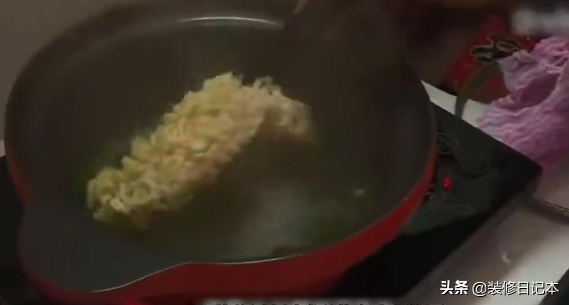 香港贫穷妈妈住劏房,香港单亲妈妈住的房子