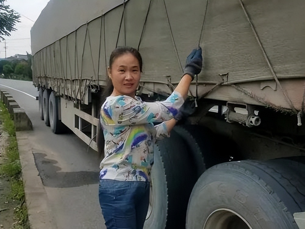 90后卡车夫妻记录卡车生活,1700万卡车夫妻的真实生活