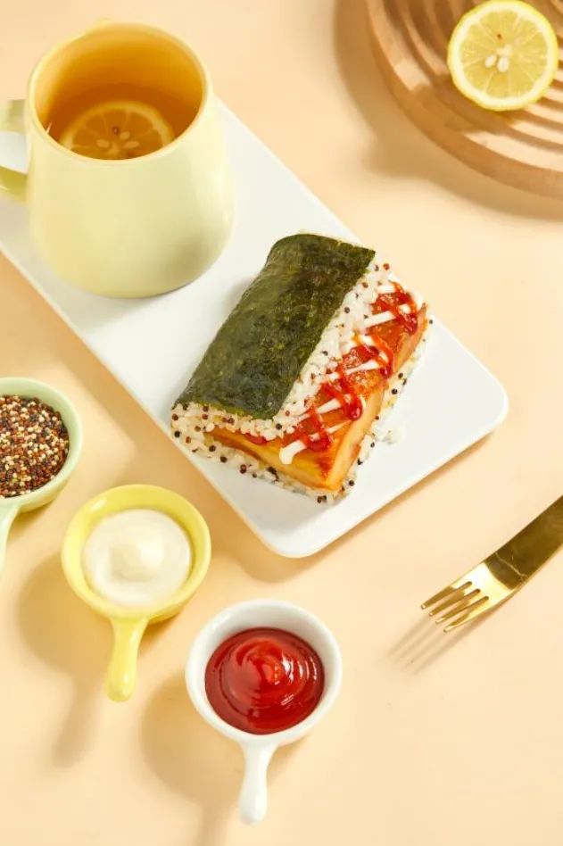 奥尔良鸡腿藜麦饭,奥尔良鸡肉三角饭团怎么做