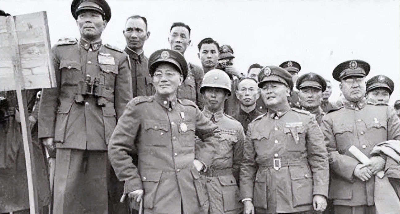 1955年毛主席审阅元帅名单，看到贺龙名字时笑道：他可是个好配角