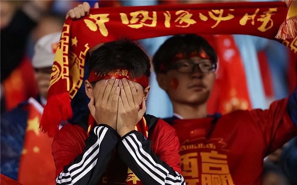 国足中国杯最惨的人,最惨东道主卡塔尔