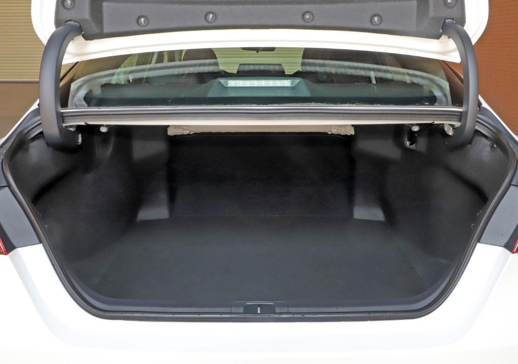 丰田凯美瑞2021款2.0锋尚版落地价,丰田凯美瑞2.5s锋尚版2023款黑色