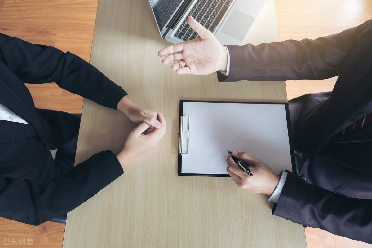 求职面试自我介绍简短范文,求职面试时的简短自我介绍英语