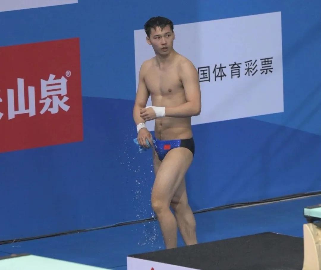 陈艾森双人默契跳水,陈艾森跳水队腹肌