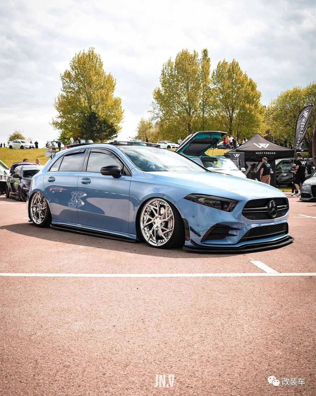 奔驰c级小姐姐改装,奔驰威霆改装小姐姐