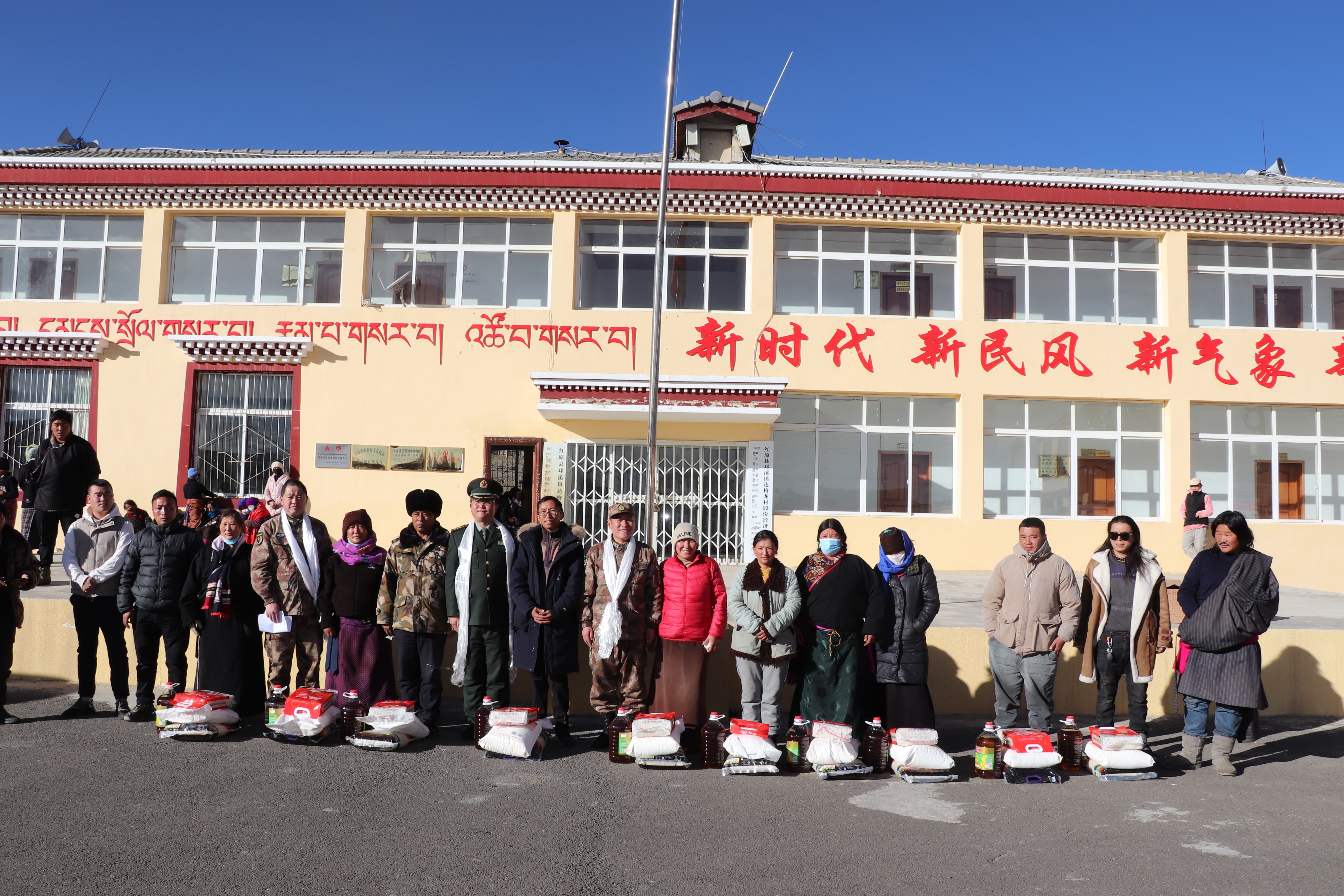 军民同心共育双拥之花,双拥共建共谱军民鱼水情
