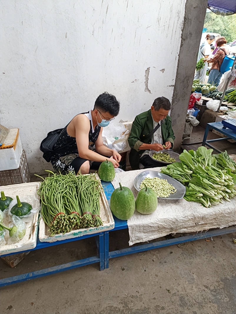 尊老爱幼奉献爱心,尊老爱幼弘扬美德图片