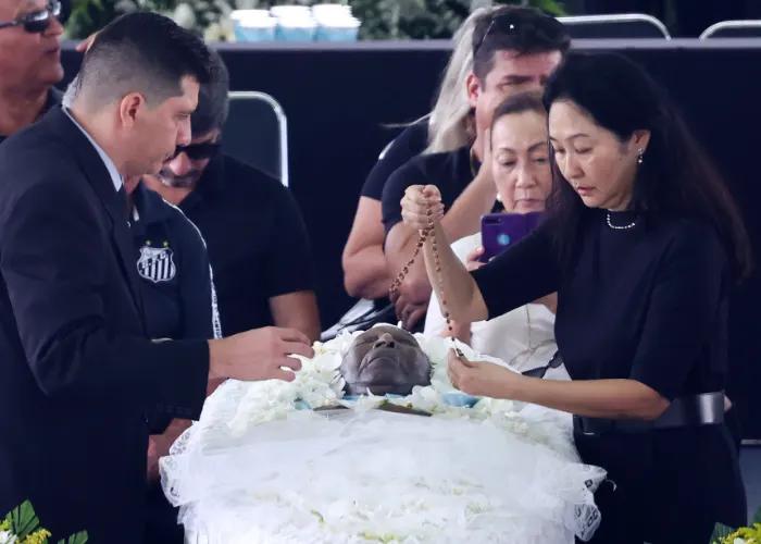 “球王”贝利,安息之地由14层楼组成,有14000个拱顶,他选9楼