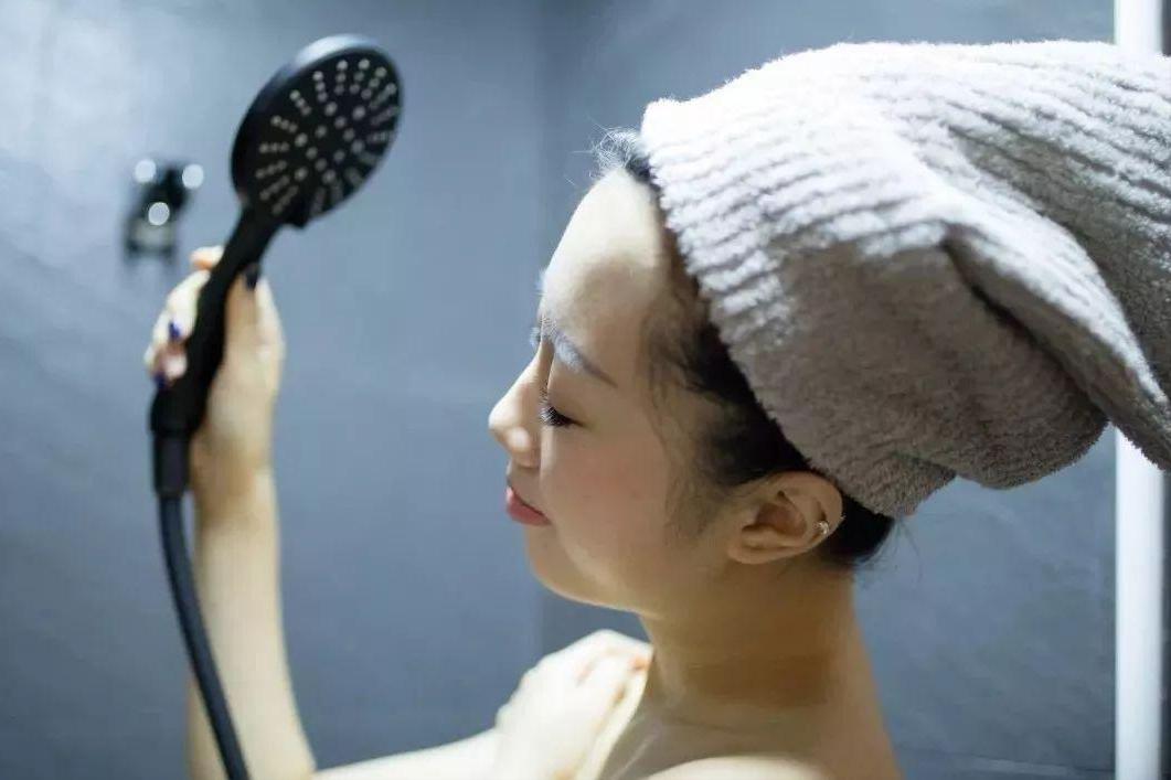 外阴长了一根白毛是怎么回事,外阴有1根白毛是怎么回事