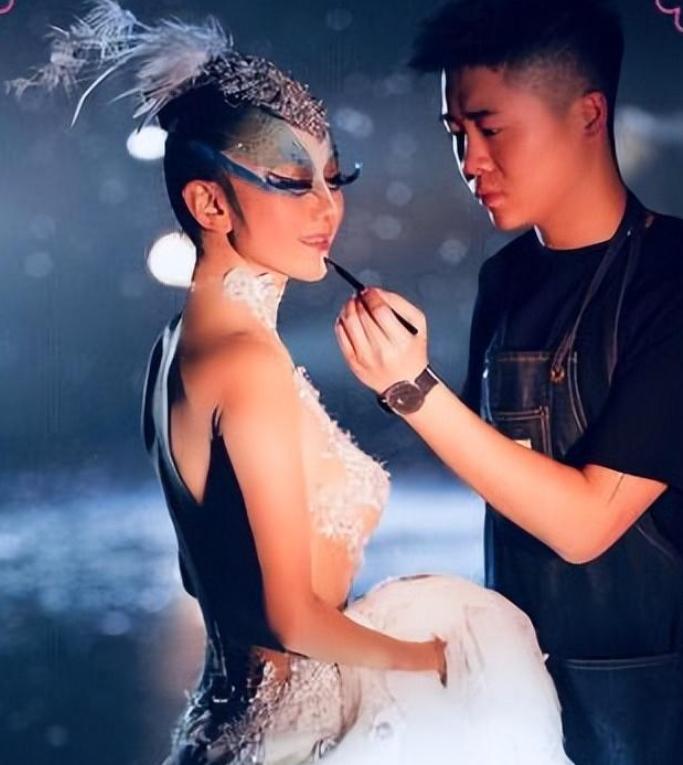 杨丽萍生活起居需要男助理照顾,杨丽萍的生活问题怎么解决