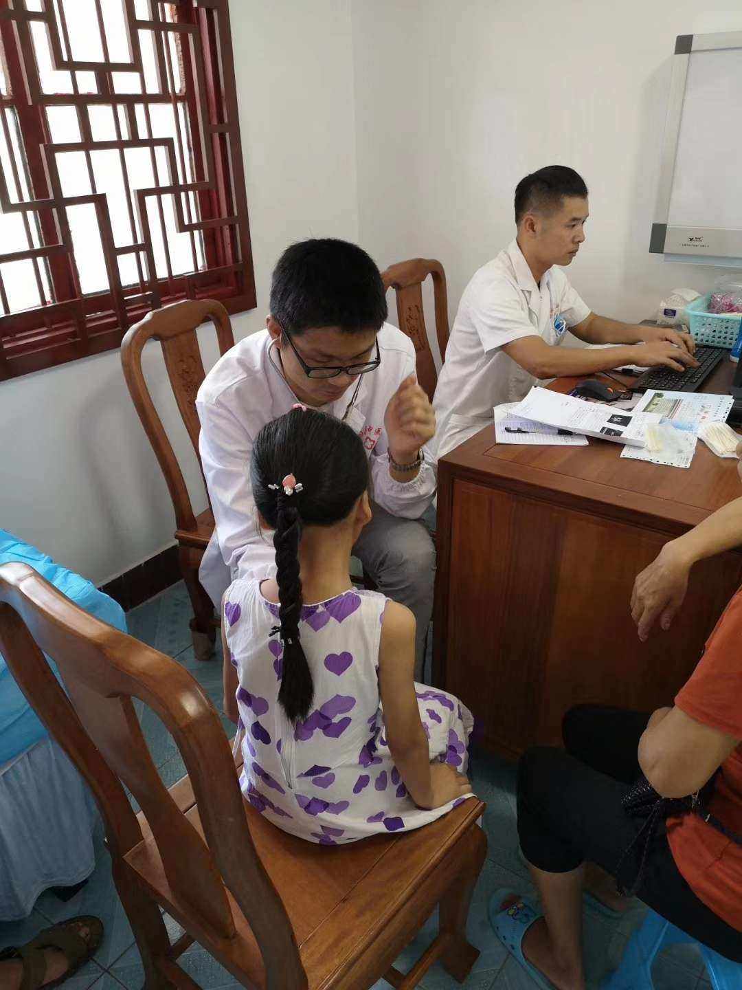 风热感冒中药银翘散,风热感冒的治疗方法藿香正气水