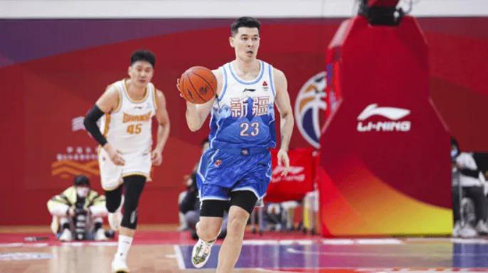 新疆克莱蒙斯砍下58分精彩回放,新疆广汇今日比分