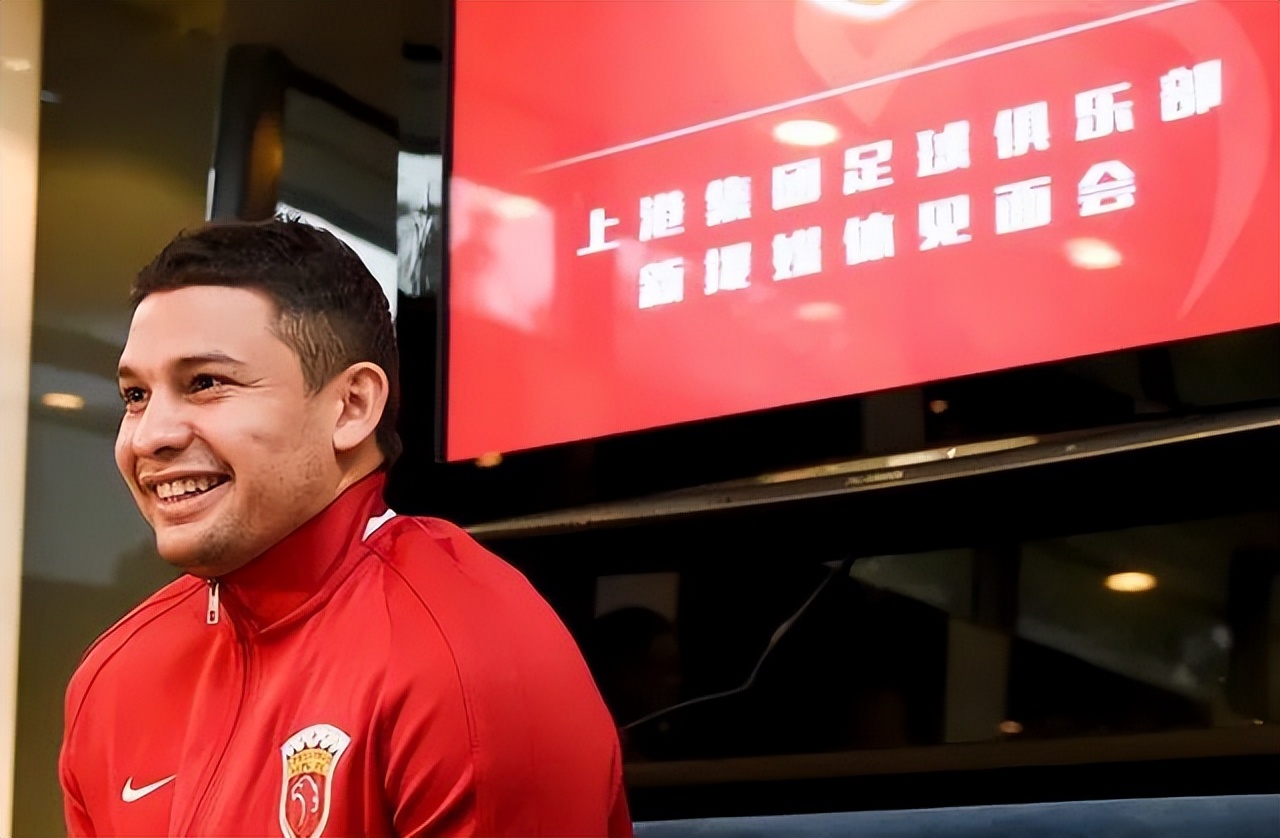 艾克森亚冠表现,艾克森登顶中超历史射手王