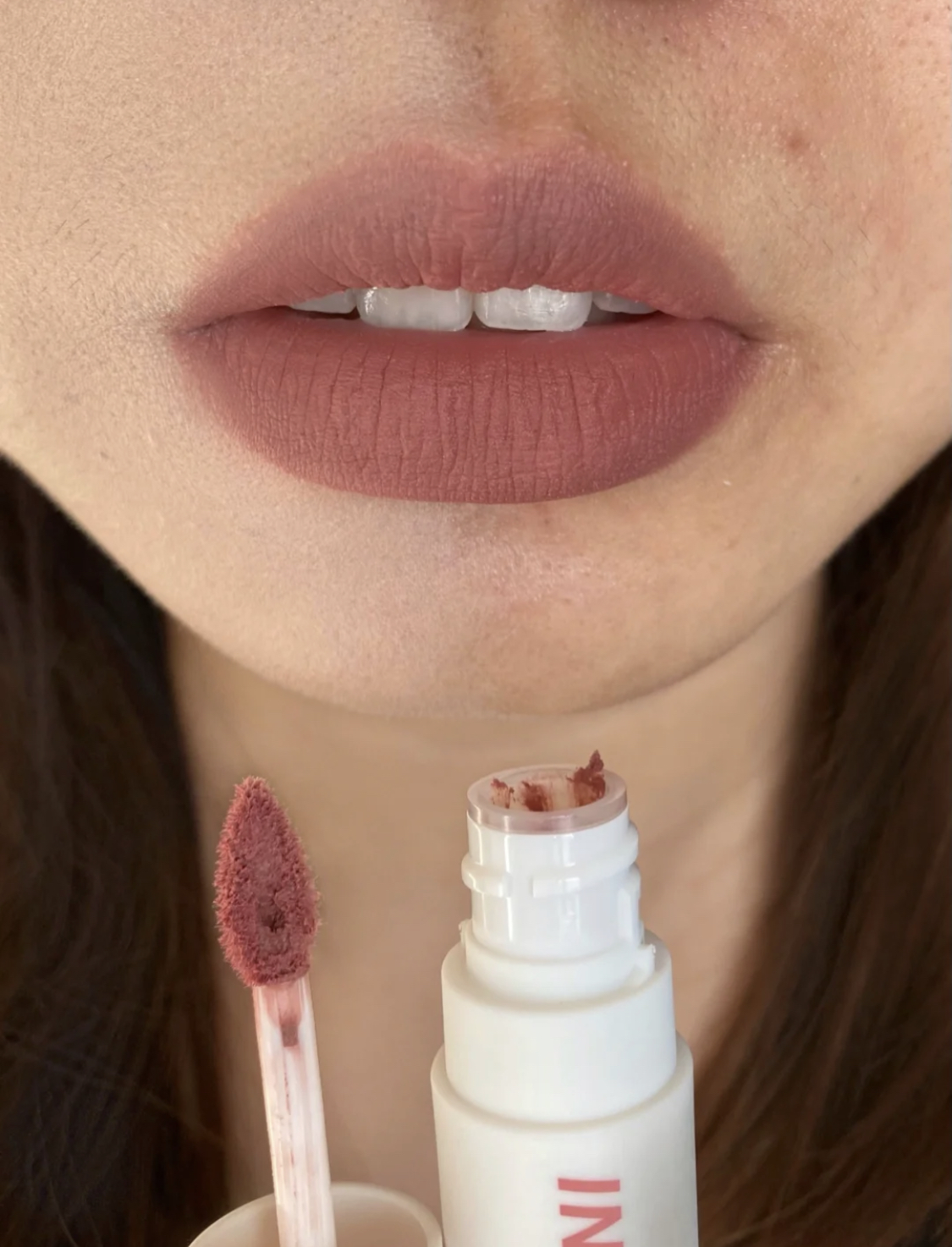 适合女人素颜出门时涂的几款口红,适合40岁素颜涂的口红色号