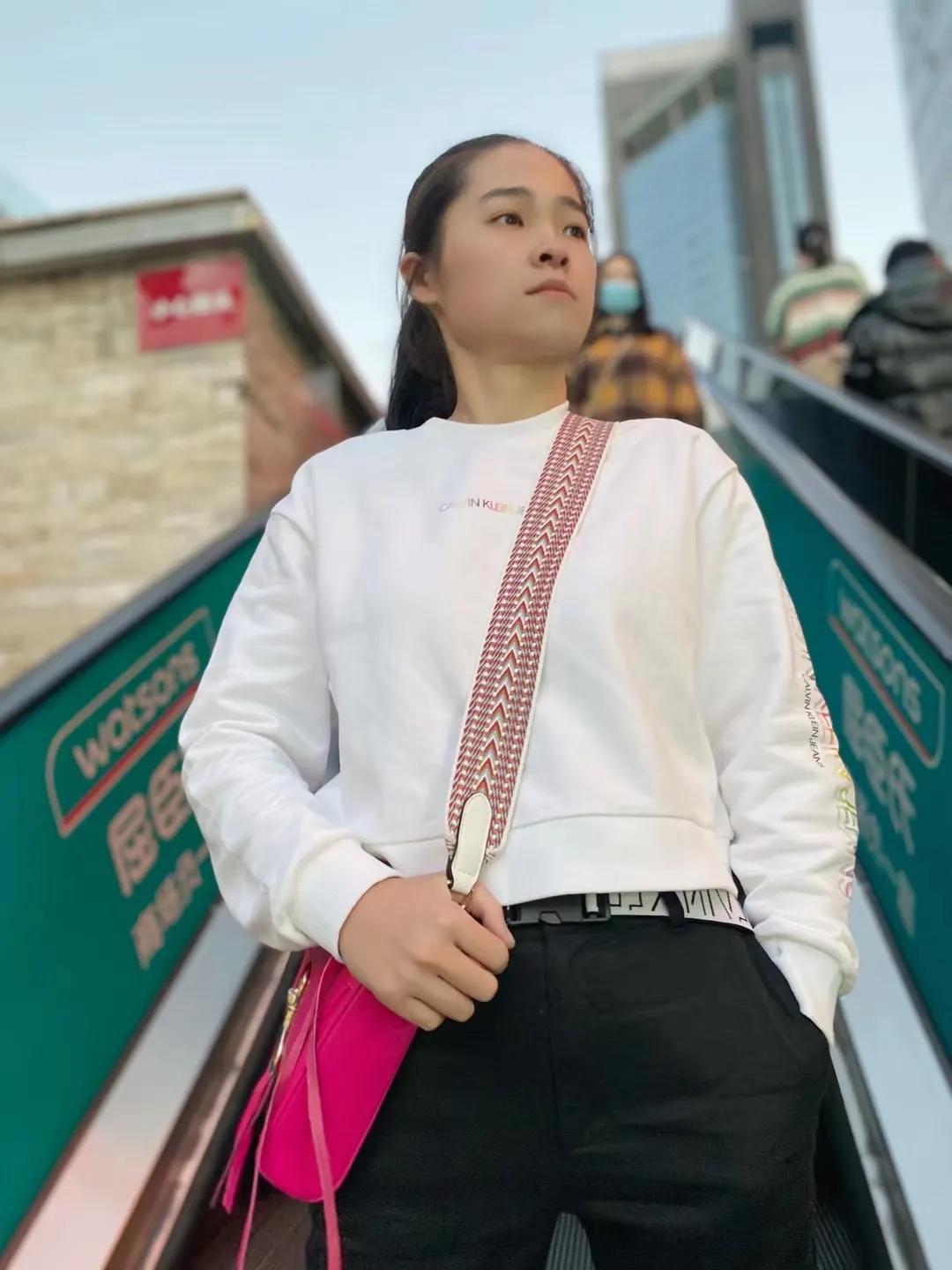 卫衣才是最好的单品,卫衣已过时赫本风