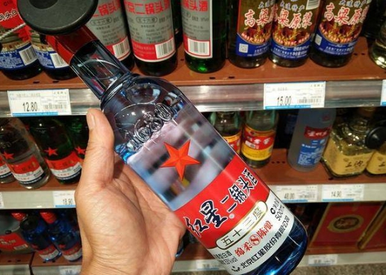 红星二锅头的仿冒品,红星二锅头造假窝点