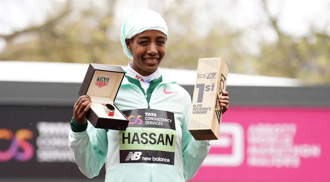 西凡哈桑夺冠,西凡哈桑伦敦马拉松冲刺照片