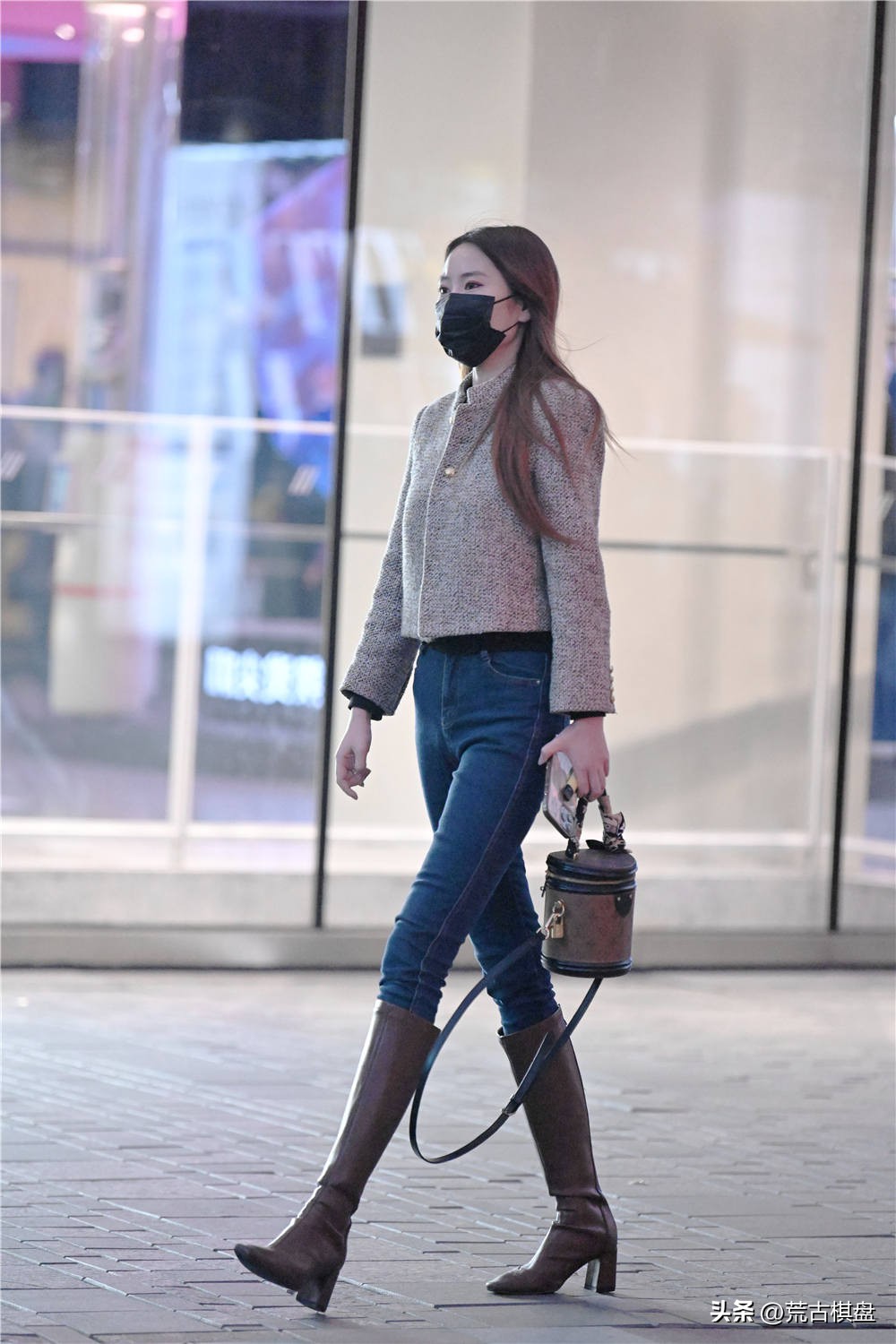 过膝靴牛仔裤的搭配技巧,牛仔裤加过膝靴是不是很挑身材