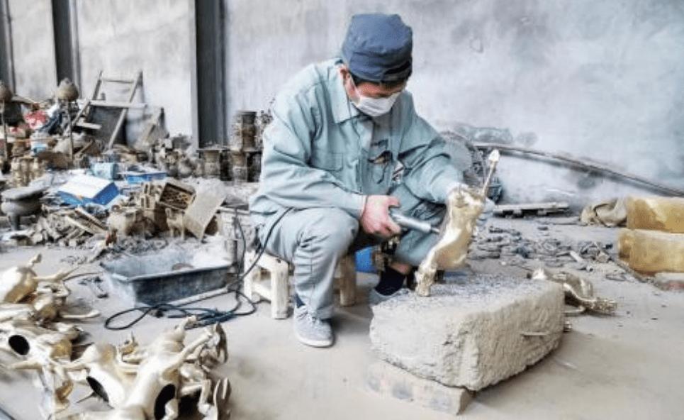 河南老汉靠造假发财,河南老汉造假一年赚1亿多