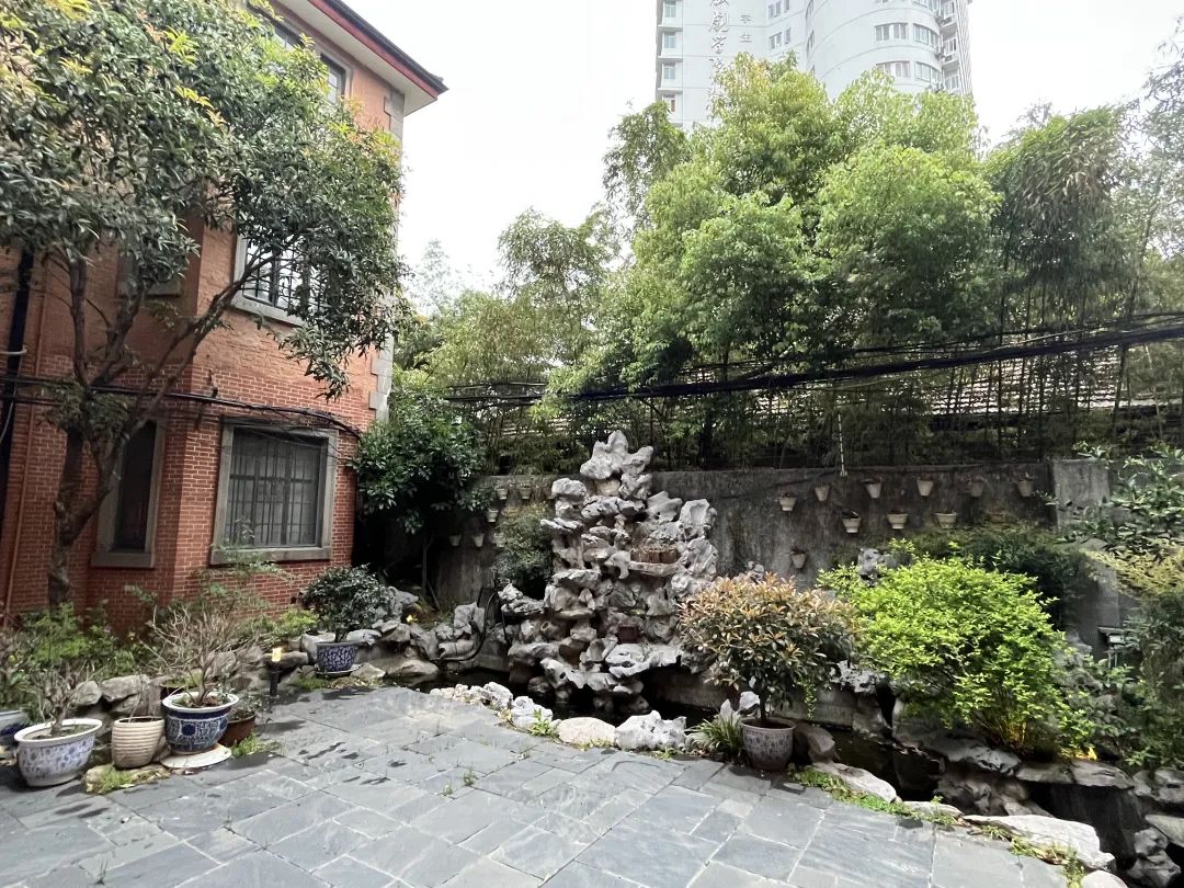 一个月三十万，能租到什么样的房子