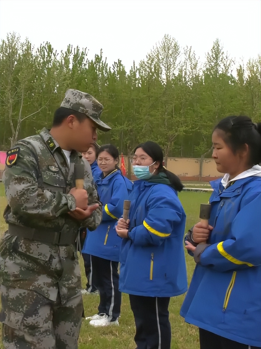 营造浓厚的国防教育氛围,依托红色资源开展学生国防教育