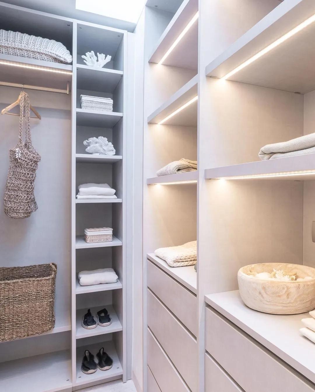 步入式衣帽间尺寸设计原则,步入式衣帽间太窄了