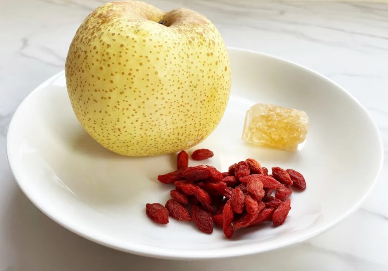 冰糖梨茶怎么熬治咳嗽,冬天干燥易咳嗽试试枸杞冰糖雪梨