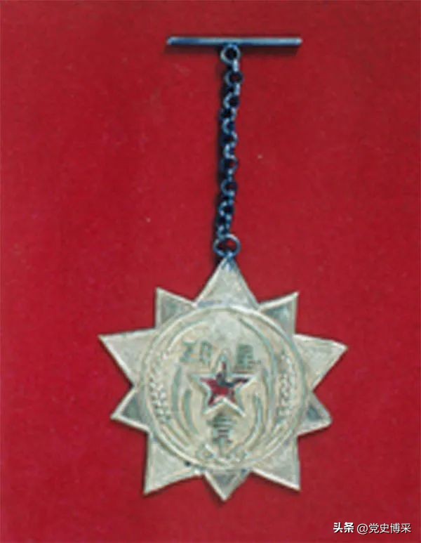 彭绍辉：参加了三个方面军长征的独臂开国上将，因反对张国焘险些被枪毙，毛主席称其比孔夫子还高明