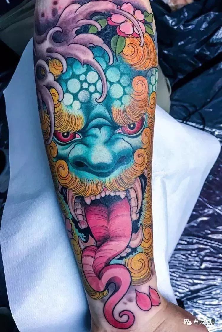 花臂纹身彩臂,花臂一次性纹好还是分次纹好