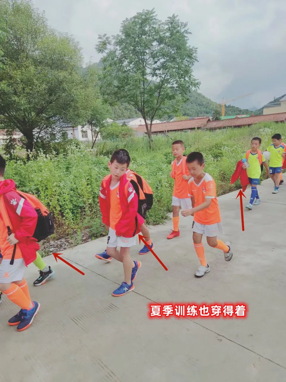 踢足球必须有哪些装备,为什么踢足球烧钱