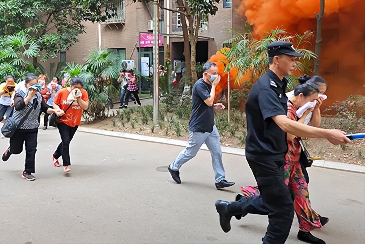 高层楼怎么逃生有逃生通道吗,高层建筑逃生自救常识
