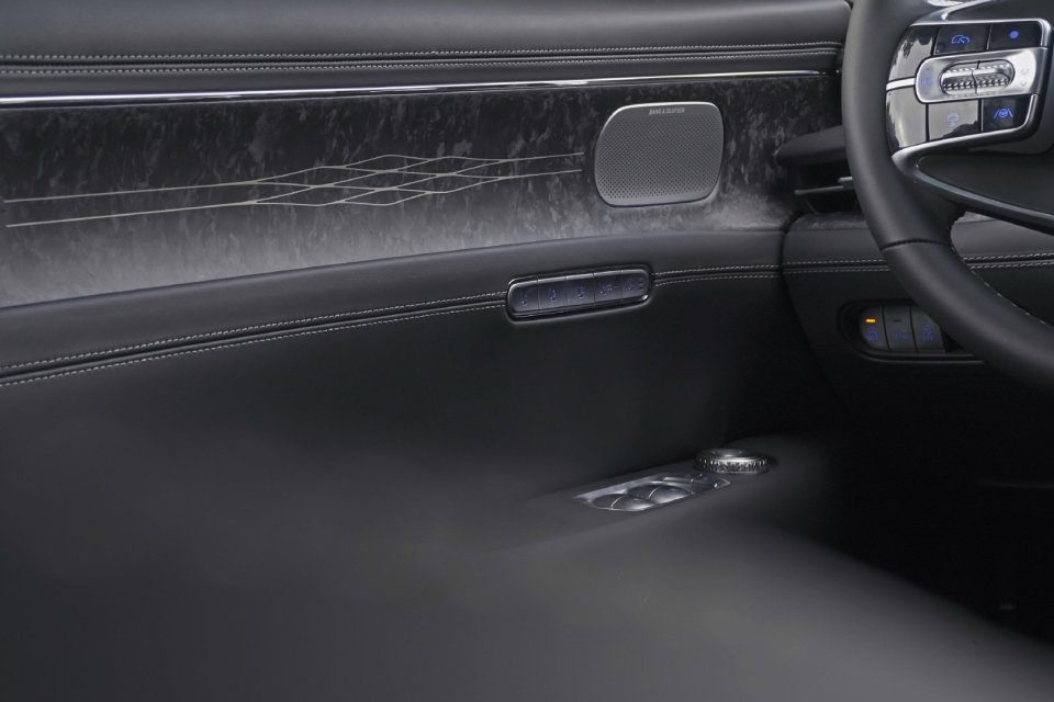 海川品车评测,捷尼赛思g90加长版试驾