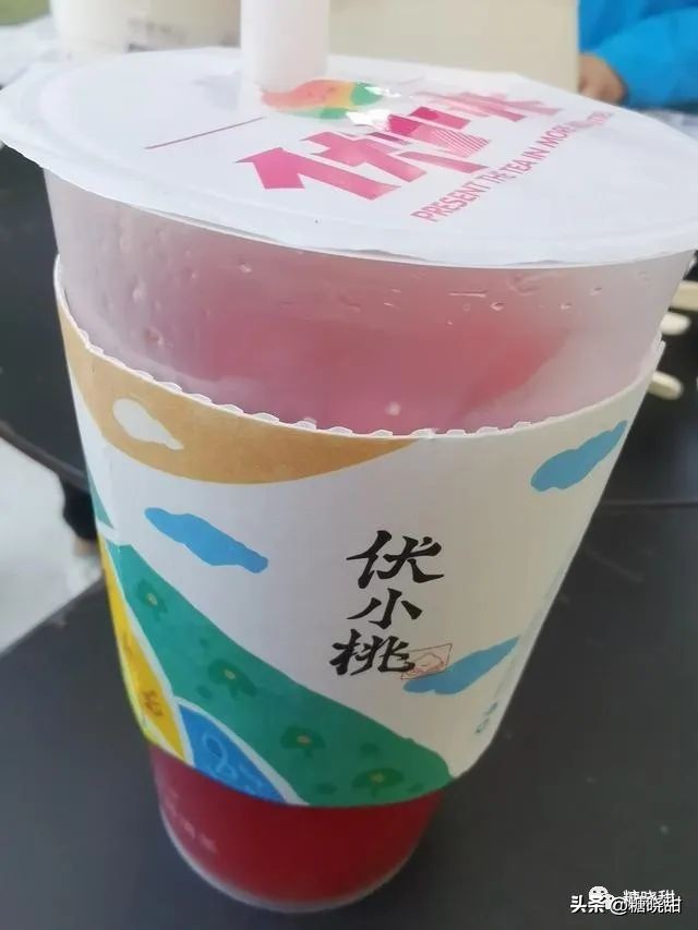 喝了十个品牌，三十款奶茶，终于找到了夏天的“解药”
