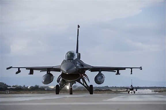 66架f-16战斗机,泽连斯基感谢荷兰供乌f-16战机