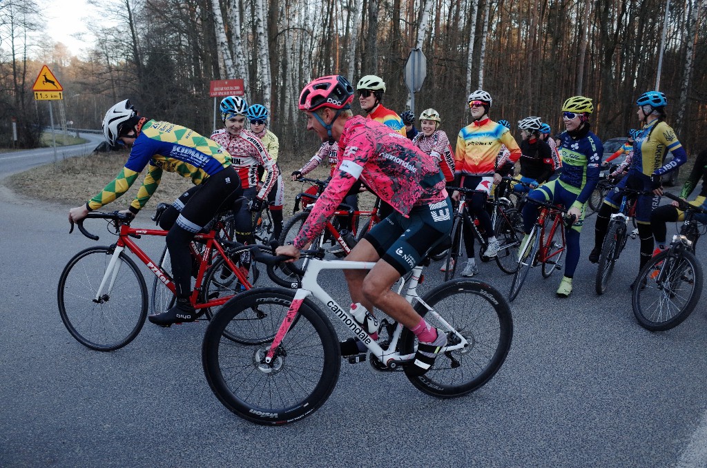 骑自行车应该有什么配件,自行车骑手都用的是什么自行车
