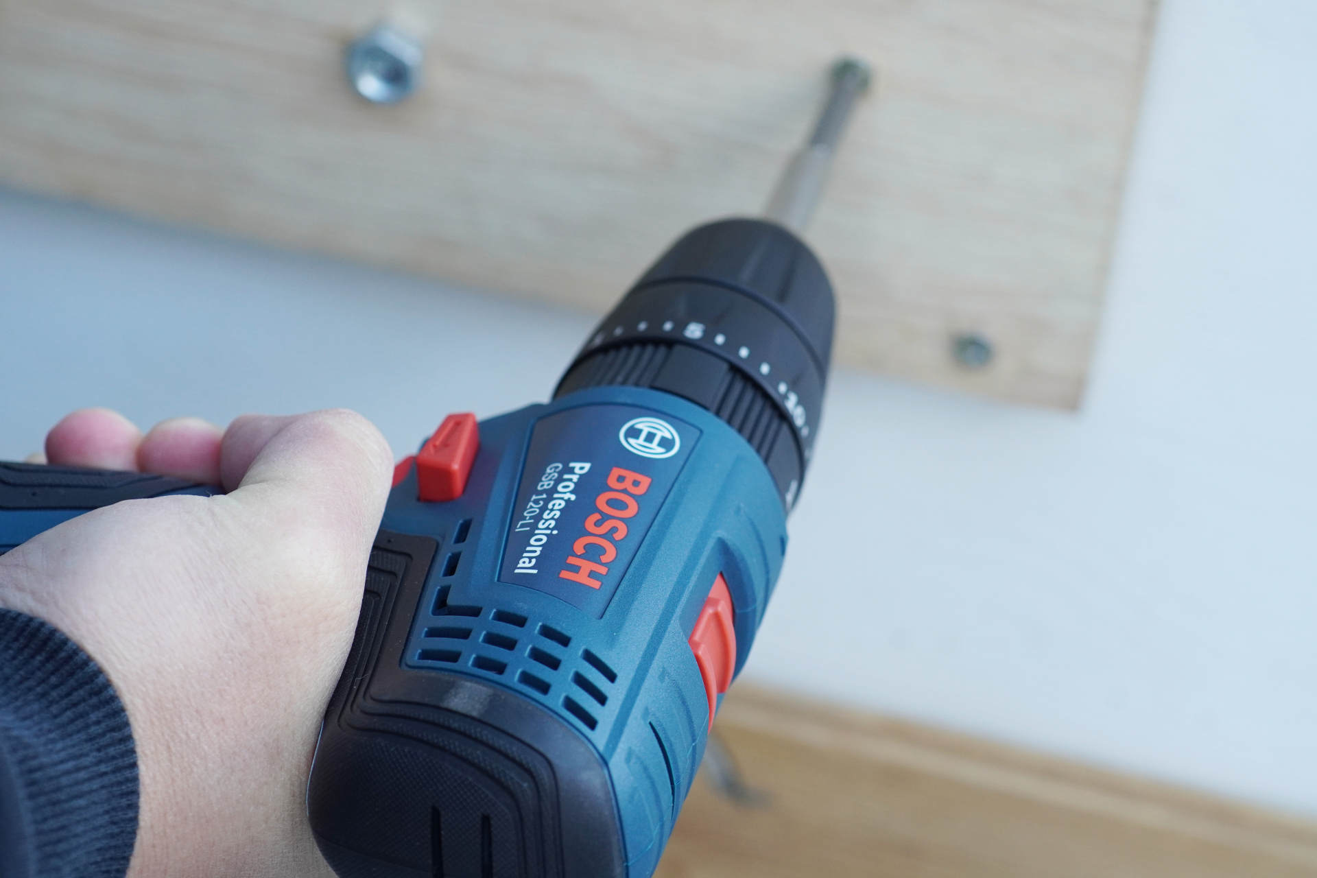 为什么一套博世锂电冲击钻套装就能解决家里的大多数安装问题？