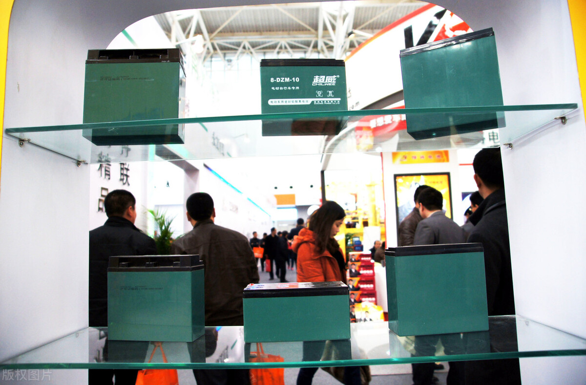 锂电池铅酸电池石墨烯电池的区别,小牛g400t锂电池和石墨烯铅酸区别