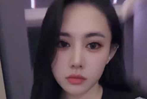 揭秘柬埔寨女星依晴整容，五官大变容颜更美，背后原因令人咋舌。