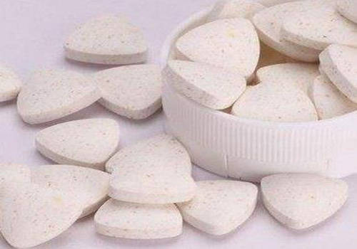 养狗心得：狗狗呕吐黄色沫沫？是什么原因引起的？