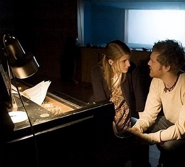 患有失忆症的赫德,与家人失联后,他将何去何从