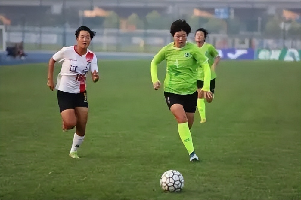 济南历城二中女足参加的什么比赛,济南历城二中女足能夺冠的原因