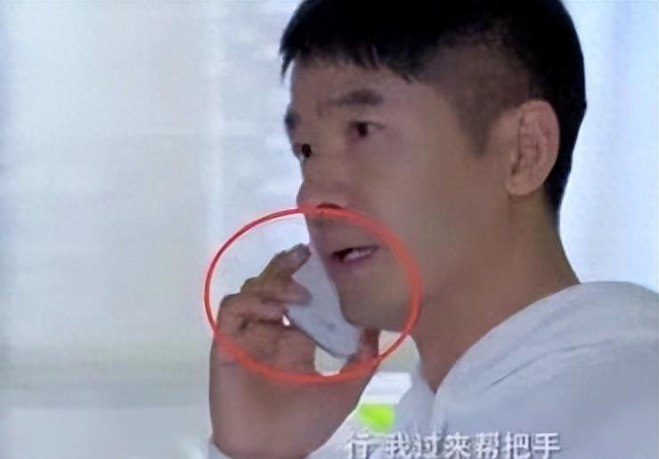 *绑捆**露大胸、台词乱来，这些“*辱侮**观众”的剧情，真把观众当傻子