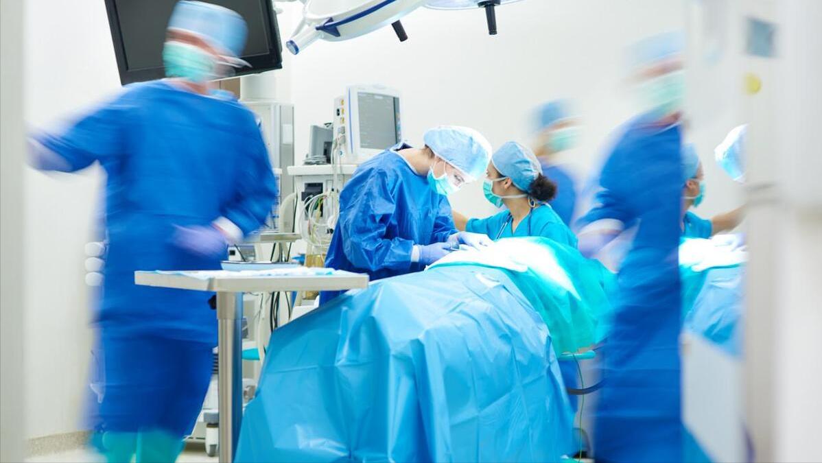 纵隔肿瘤会引起后背肩胛骨痛,右侧背部肩胛骨疼是癌症早期信号