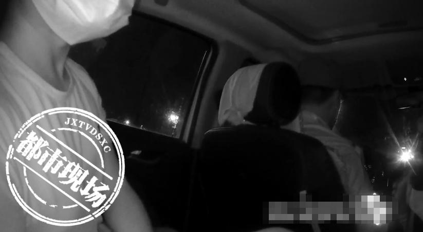 51岁男子凌晨撬车窗盗窃被刑拘,男子监控下淡定砸车窗盗窃被抓